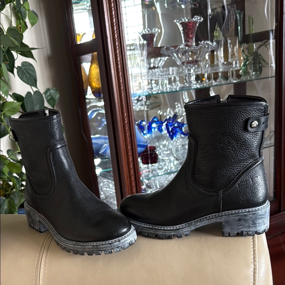 La Martina Black Leather Ankle Boots Like New US Size 6  EU Size 37